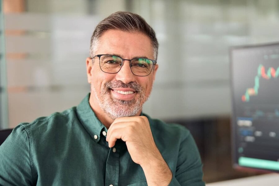 Investir R$ 100 por Mês: Como Começar Após os 40