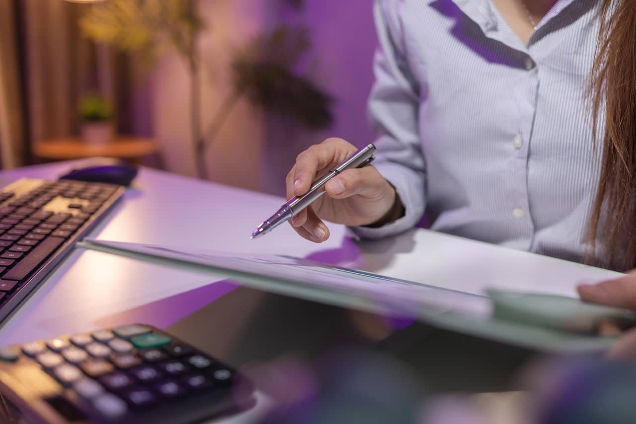 Sair das Dívidas Depois dos 40: Estratégias Leves 12 Como Sair das Dívidas