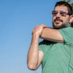 Alongamento matinal para homens alívio e prevenção