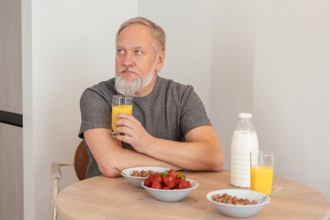 Fibras no café da manhã saúde intestinal masculina